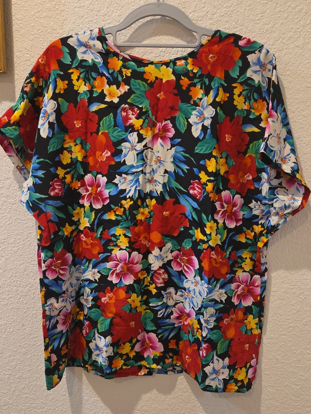Liz Claiborne Bright & Festive 100% Silk Black Floral Short Sleeve Women Blouse